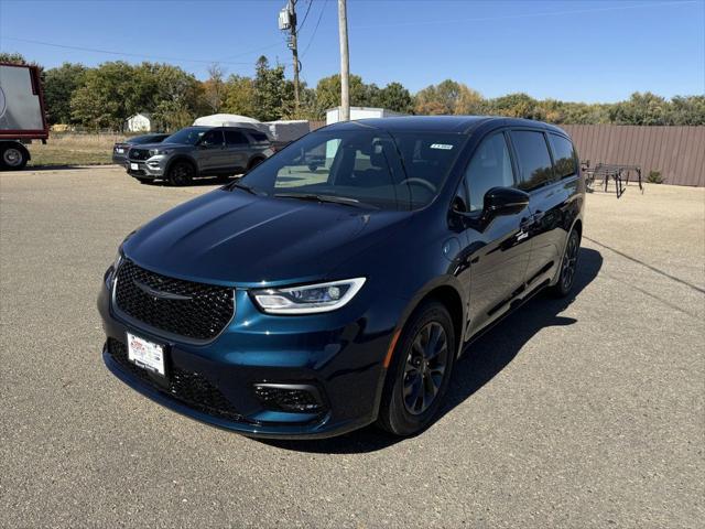 new 2024 Chrysler Pacifica Hybrid car, priced at $55,740