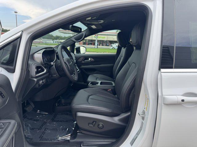 new 2025 Chrysler Pacifica car, priced at $47,440