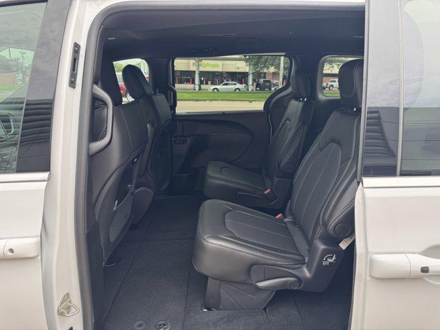new 2025 Chrysler Pacifica car, priced at $47,440
