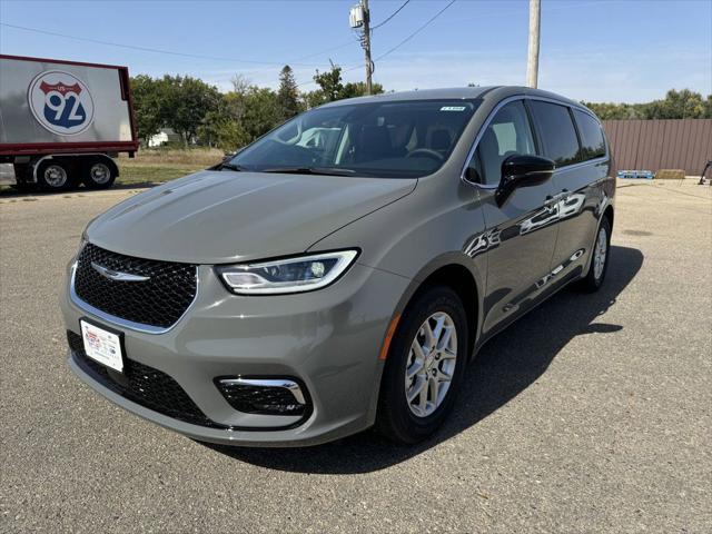 new 2024 Chrysler Pacifica car, priced at $43,995