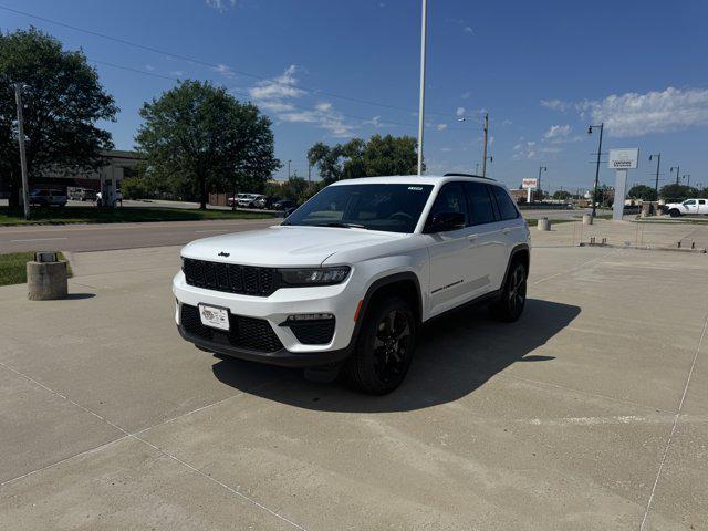 new 2025 Jeep Grand Cherokee car, priced at $49,625