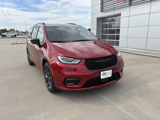 new 2026 Chrysler Pacifica car, priced at $55,870