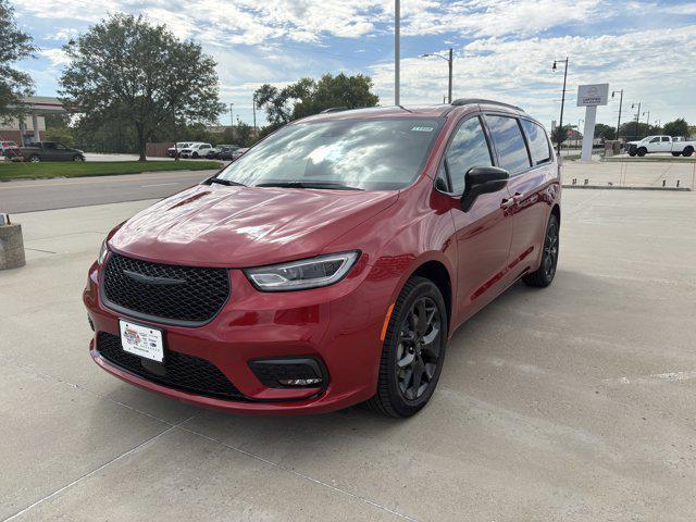 new 2026 Chrysler Pacifica car, priced at $55,870