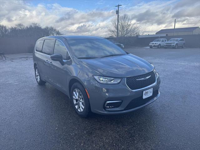 new 2025 Chrysler Pacifica car, priced at $47,635