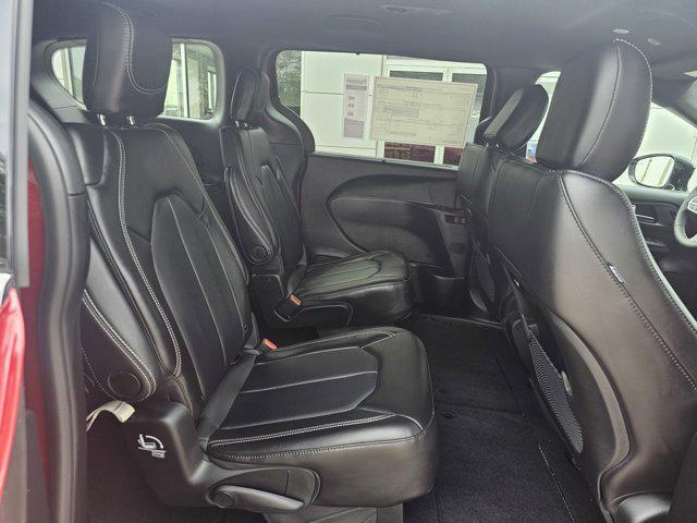 new 2025 Chrysler Pacifica car, priced at $44,940