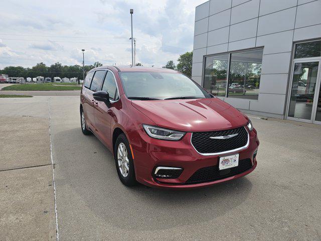 new 2025 Chrysler Pacifica car, priced at $44,940