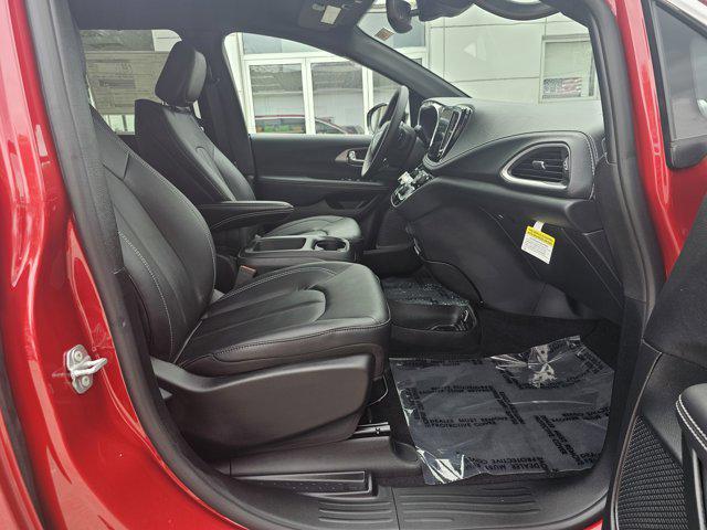 new 2025 Chrysler Pacifica car, priced at $44,940