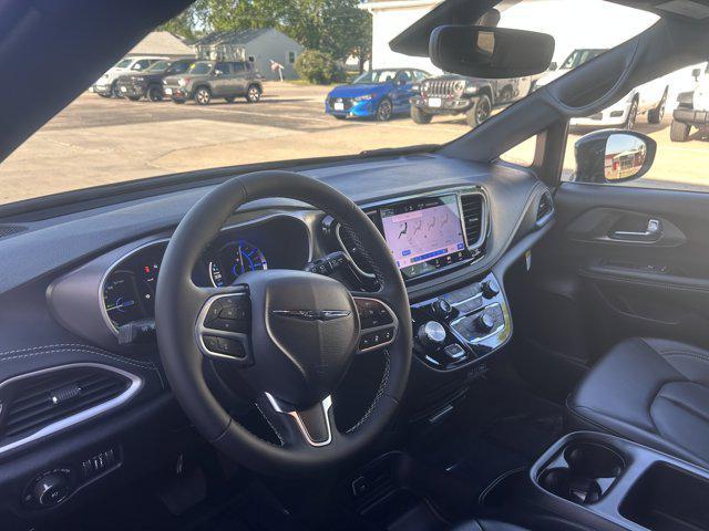 new 2025 Chrysler Pacifica Hybrid car, priced at $53,545