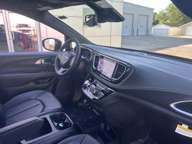 new 2025 Chrysler Pacifica Hybrid car, priced at $53,545