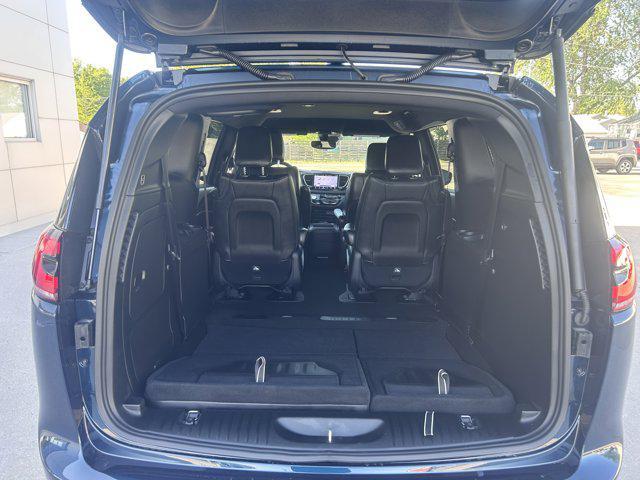 new 2025 Chrysler Pacifica Hybrid car, priced at $53,545