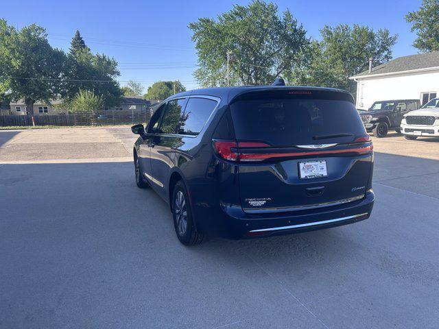 new 2025 Chrysler Pacifica Hybrid car, priced at $53,545