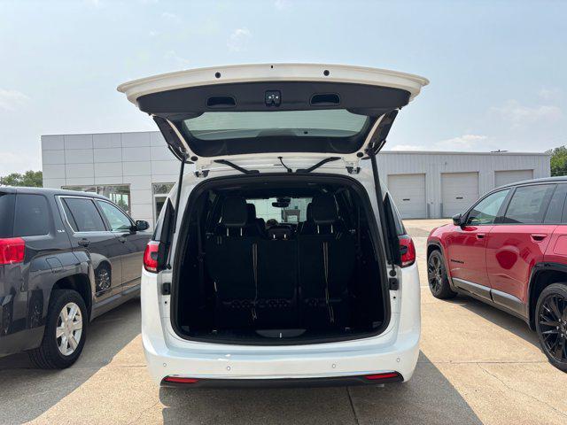 new 2025 Chrysler Pacifica car, priced at $44,445