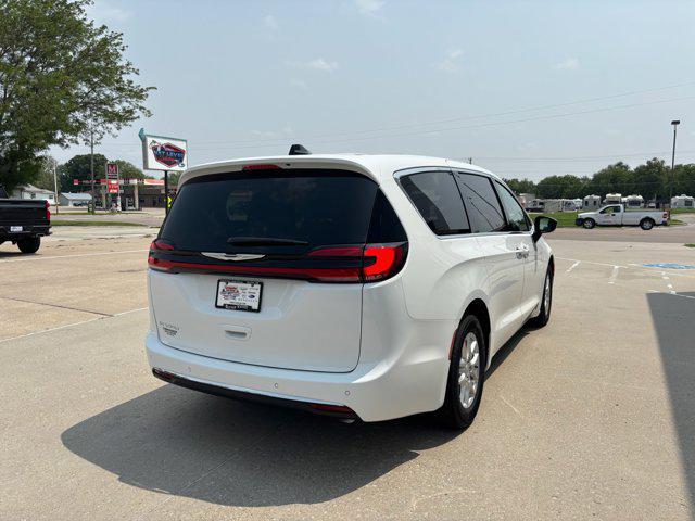new 2025 Chrysler Pacifica car, priced at $44,445