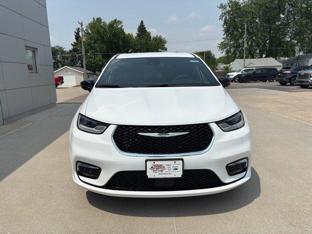 new 2025 Chrysler Pacifica car, priced at $44,445