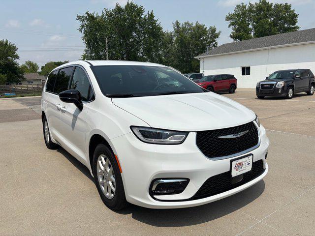 new 2025 Chrysler Pacifica car, priced at $44,445