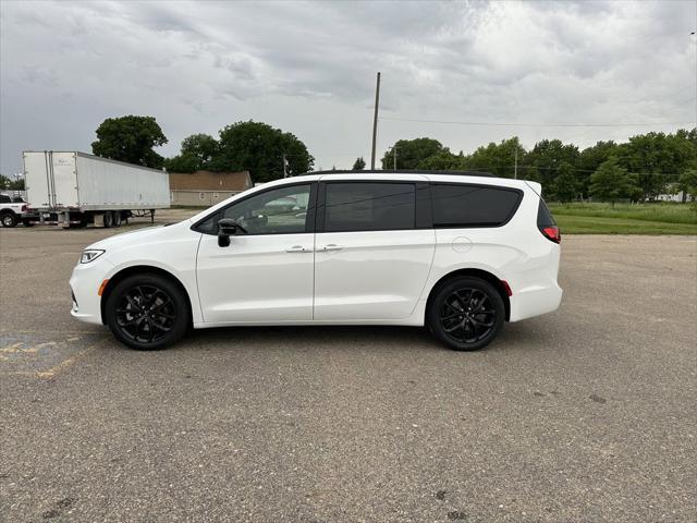 new 2024 Chrysler Pacifica car, priced at $48,095