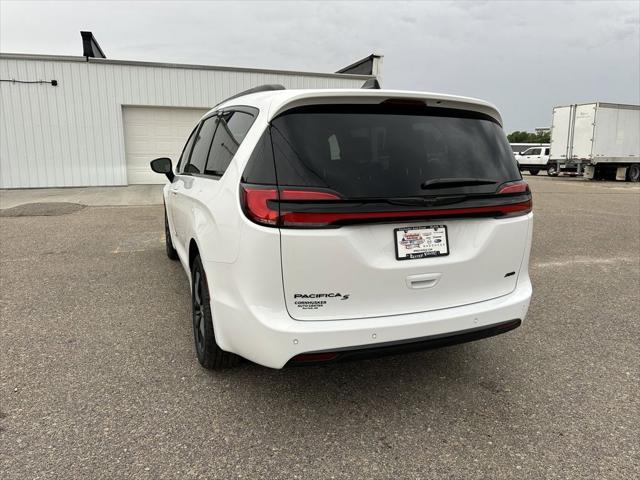 new 2024 Chrysler Pacifica car, priced at $48,095