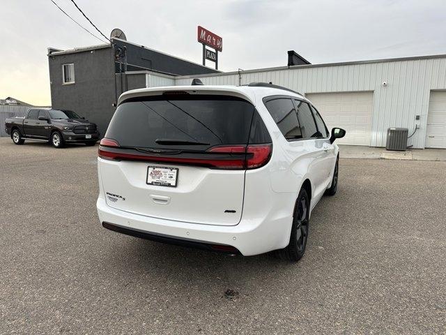 new 2024 Chrysler Pacifica car, priced at $48,095