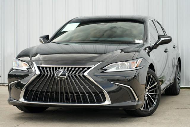 used 2024 Lexus ES 300h car, priced at $32,000