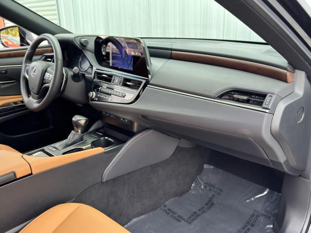 used 2024 Lexus ES 300h car, priced at $32,000