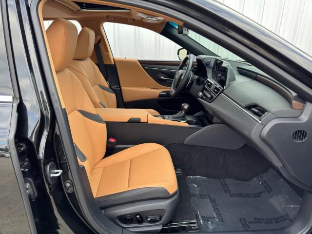 used 2024 Lexus ES 300h car, priced at $32,000