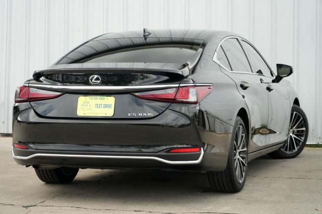 used 2024 Lexus ES 300h car, priced at $32,000