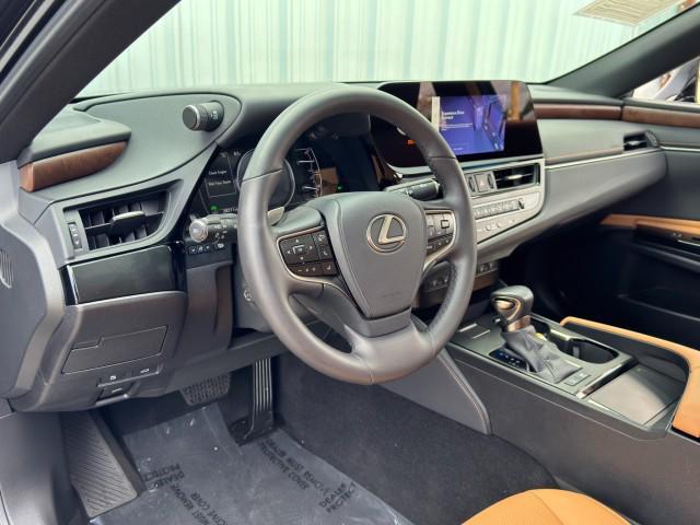 used 2024 Lexus ES 300h car, priced at $32,000