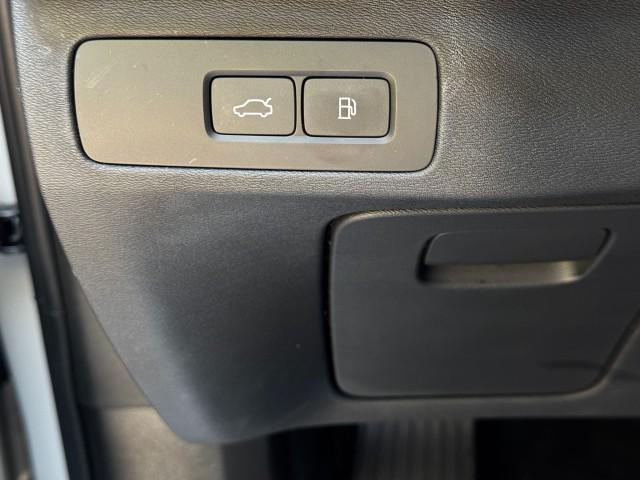 used 2023 Volvo XC90 Recharge Plug-In Hybrid car, priced at $46,000