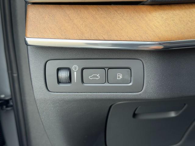 used 2021 Volvo XC90 Recharge Plug-In Hybrid car, priced at $31,000