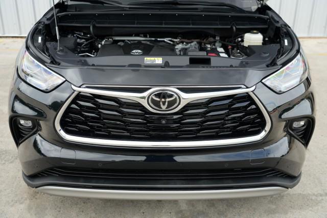 used 2021 Toyota Highlander car, priced at $39,000