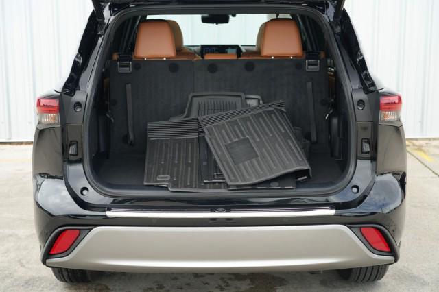 used 2021 Toyota Highlander car, priced at $39,000