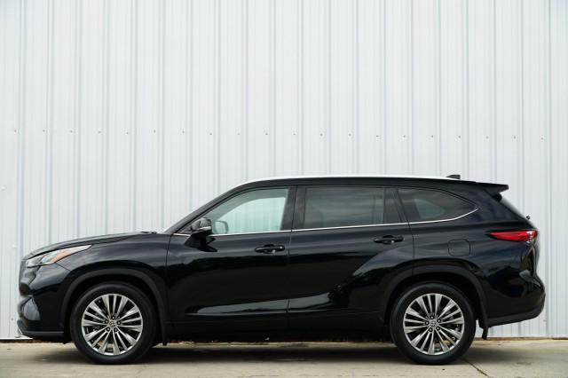 used 2021 Toyota Highlander car, priced at $39,000