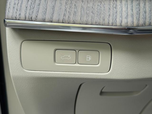 used 2024 Volvo XC90 Recharge Plug-In Hybrid car, priced at $53,000