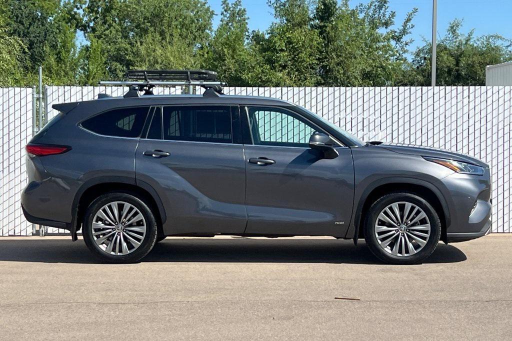 used 2022 Toyota Highlander Hybrid car, priced at $36,997