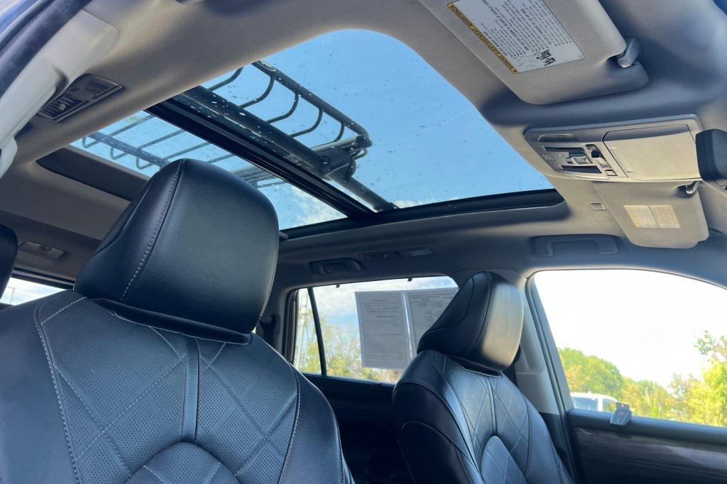 used 2022 Toyota Highlander Hybrid car, priced at $36,997