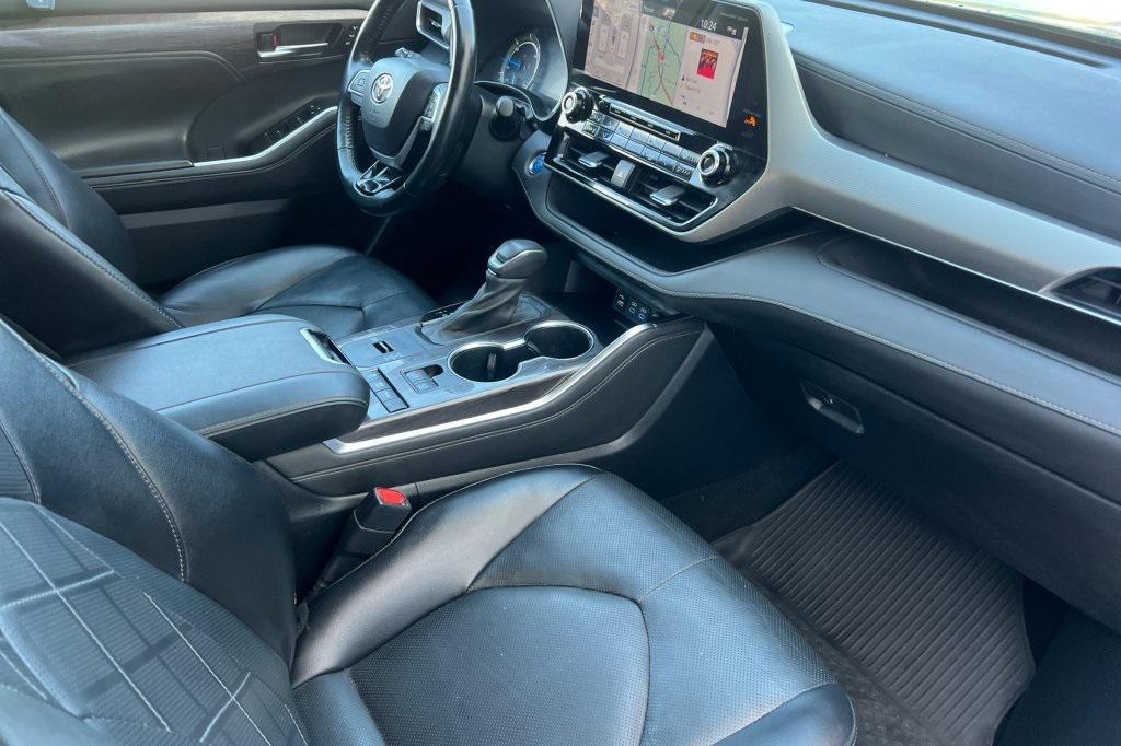 used 2022 Toyota Highlander Hybrid car, priced at $36,997