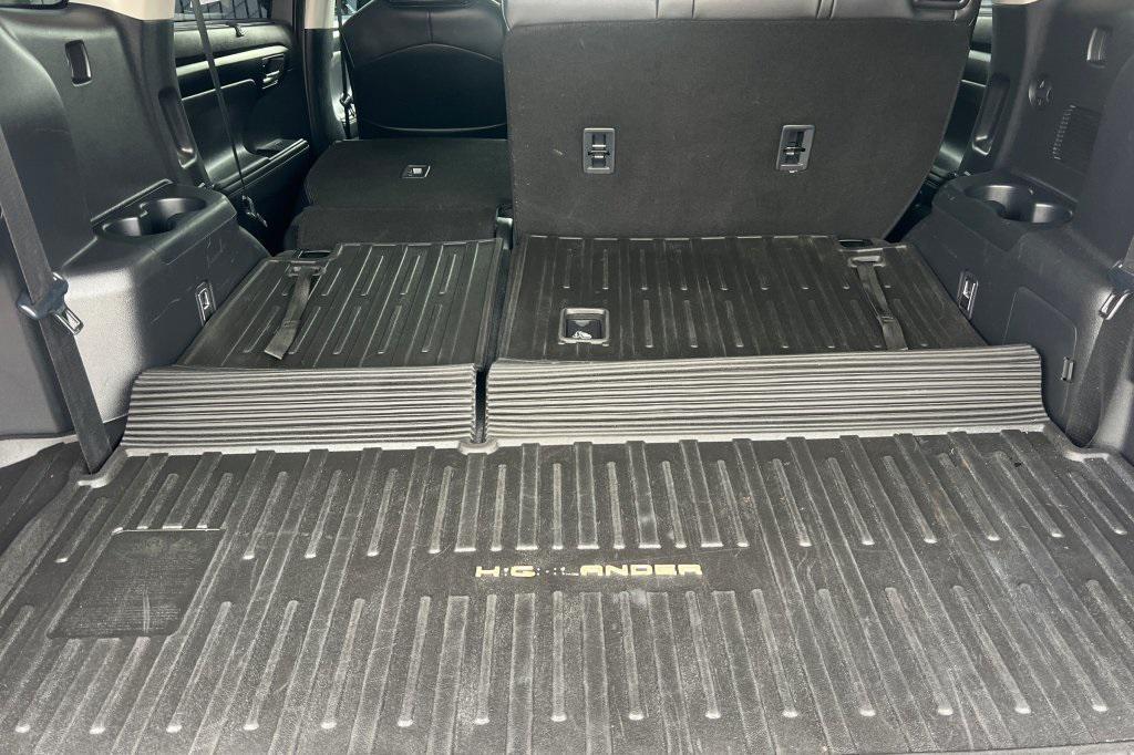 used 2020 Toyota Highlander Hybrid car, priced at $29,597