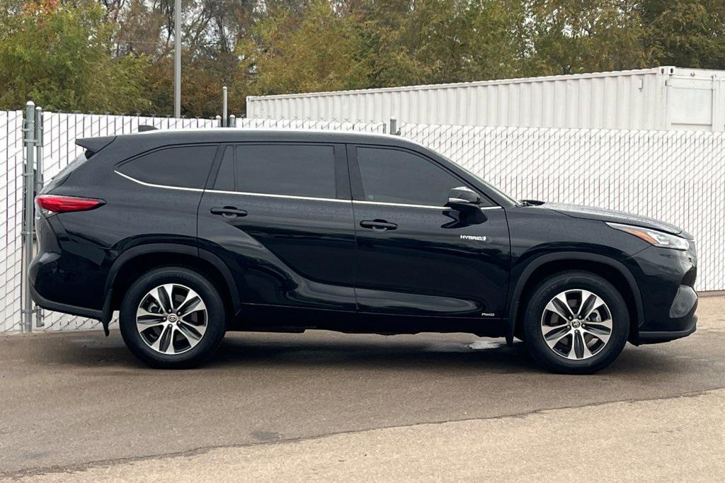 used 2020 Toyota Highlander Hybrid car, priced at $29,597
