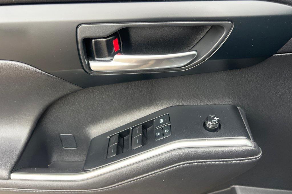 used 2020 Toyota Highlander Hybrid car, priced at $29,597