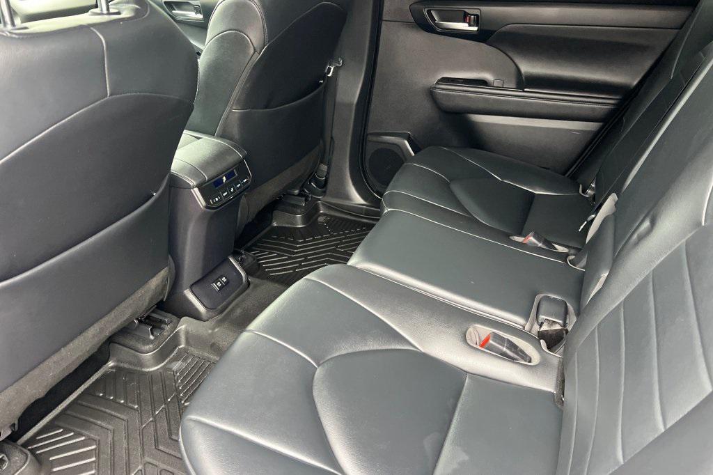 used 2020 Toyota Highlander Hybrid car, priced at $29,597