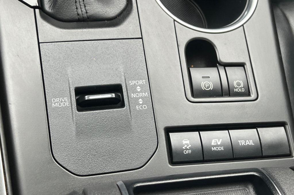 used 2020 Toyota Highlander Hybrid car, priced at $29,597