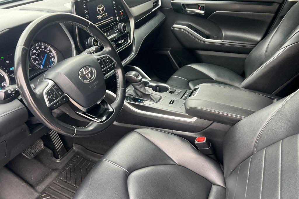 used 2020 Toyota Highlander Hybrid car, priced at $29,597