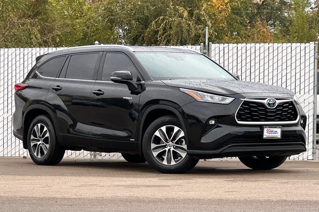 used 2020 Toyota Highlander Hybrid car, priced at $29,597