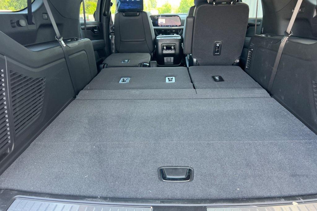 new 2025 Chevrolet Suburban car, priced at $91,990