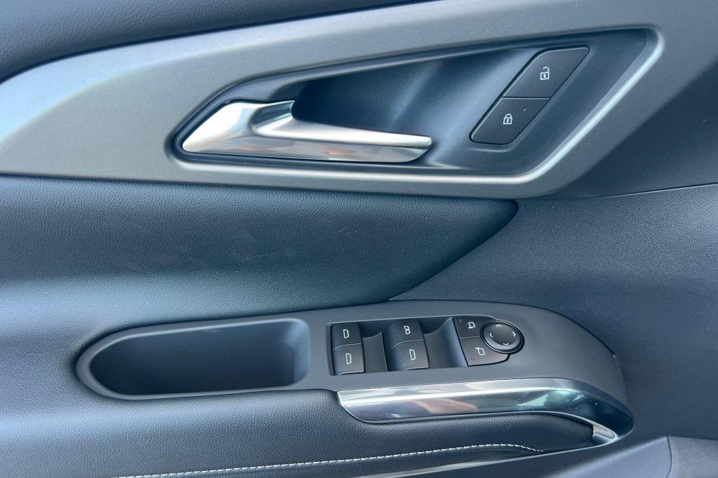 new 2026 Chevrolet Traverse car, priced at $43,920