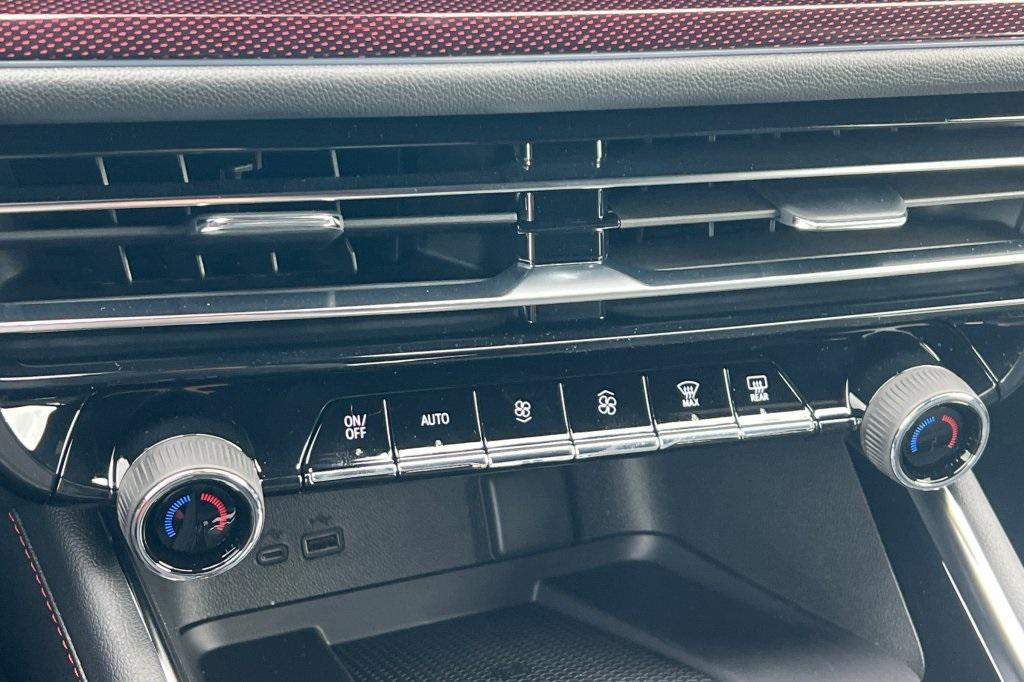 new 2026 Chevrolet Traverse car, priced at $54,052