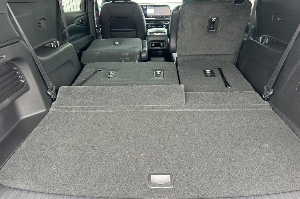 new 2026 Chevrolet Traverse car, priced at $54,052