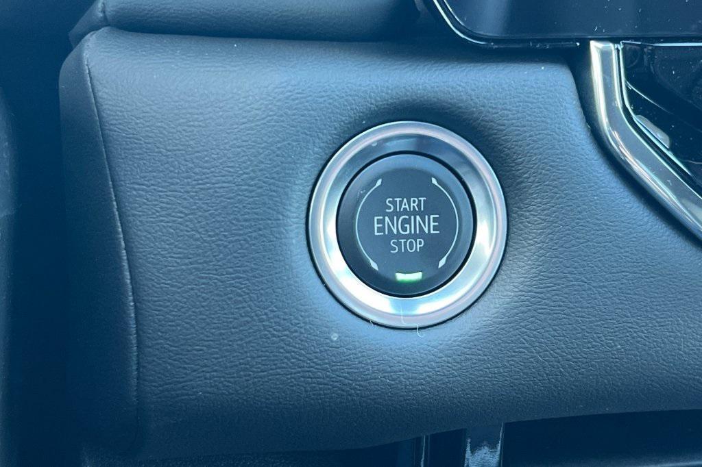 new 2025 GMC Canyon car, priced at $39,080