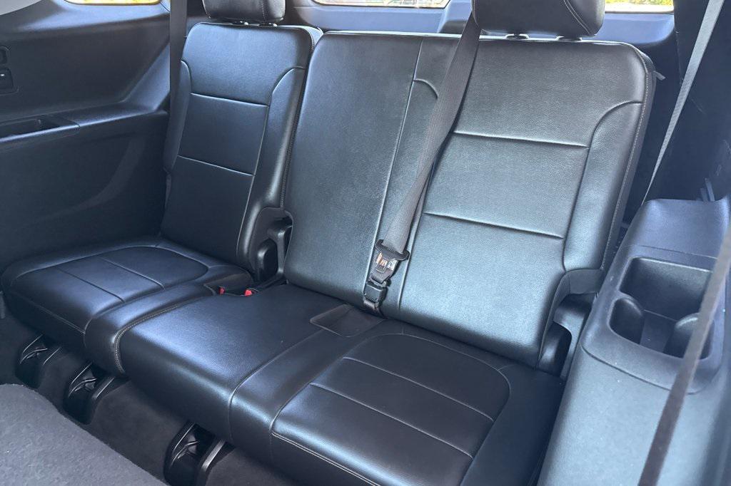 used 2021 Chevrolet Traverse car, priced at $26,597