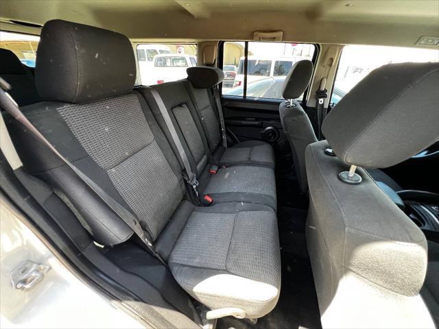 used 2008 Jeep Commander car, priced at $5,995